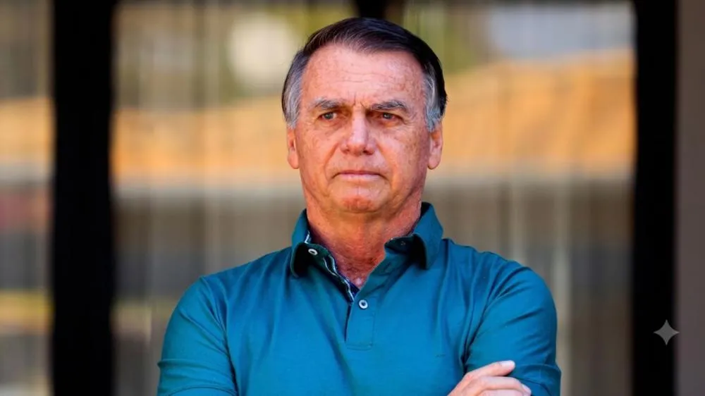 Após pistola apreendida, Bolsonaro diz que não é proibido de manter arma em casa
