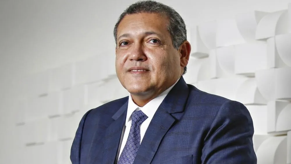 Nunes Marques será relator de notícia-crime de Flávio contra Lula no STF