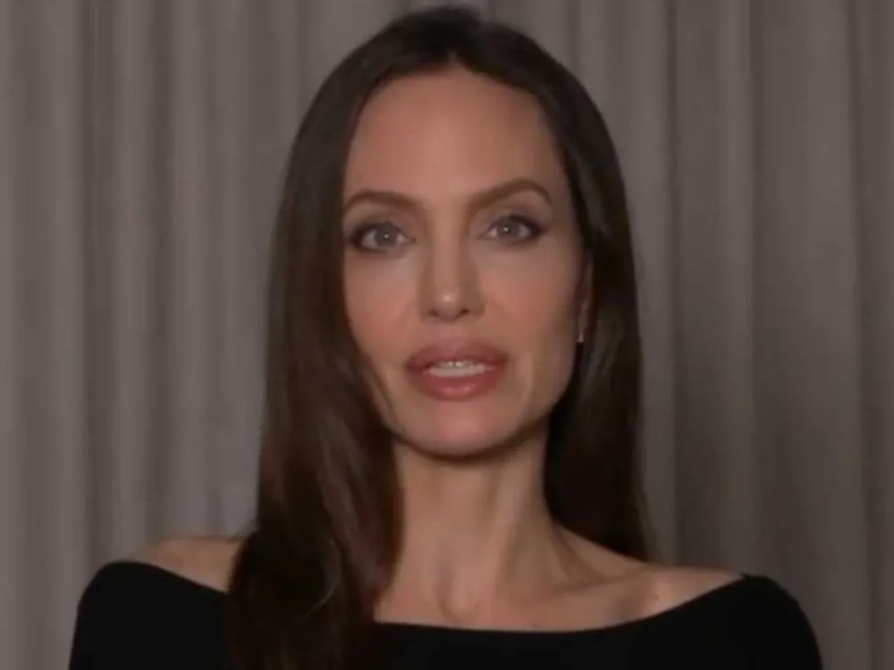 Angelina Jolie diz que está preparando os filhos para sua morte após histórico familiar de câncer