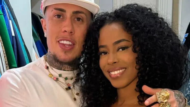 MC Daniel e Lorena Maria compram aparelho que simula dor de parto e dispara: 'nosso parto'
