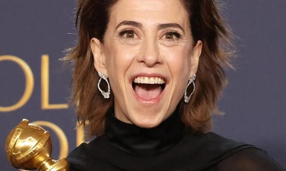 Fernanda Torres leva estatueta do Globo de Ouro e discurso emociona; confira