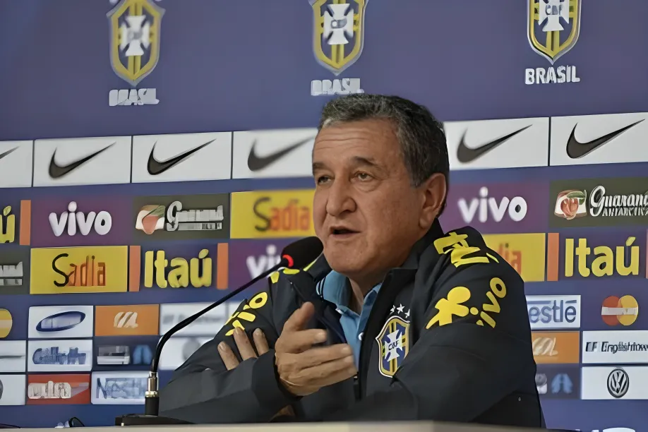 Novo boletim médico atualiza estado de saúde de Carlos Alberto Parreira