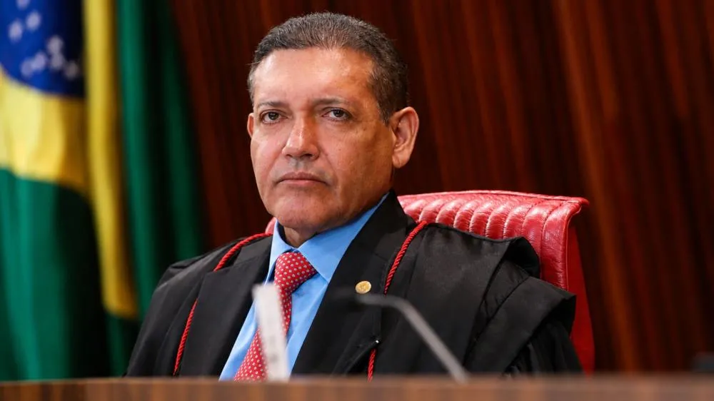 Procuradoria é contra suspensão por Nunes Marques de pesquisa sobre queda de Flávio Bolsonaro