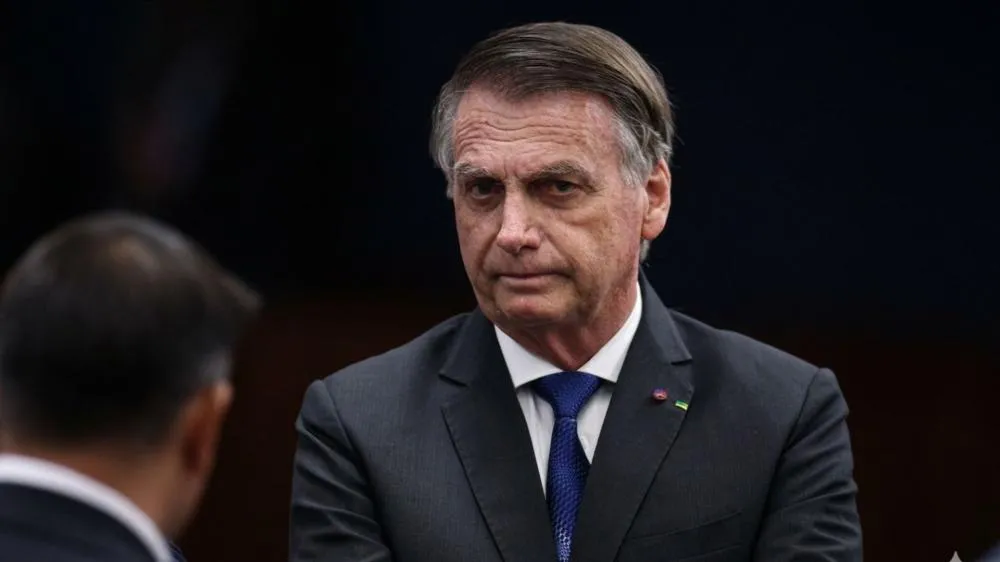 Moraes autoriza advogados de Bolsonaro a acompanhá-lo em depoimento sobre arma