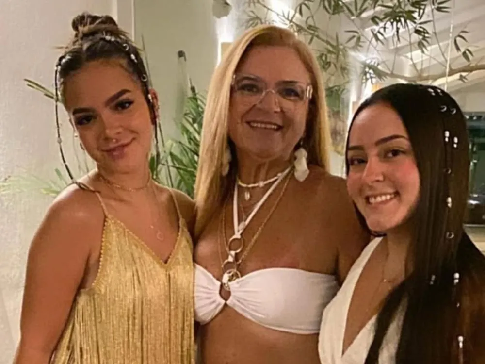 Mel Maia recebe diamante produzido com cinzas da mãe e presta homenagem emocionante