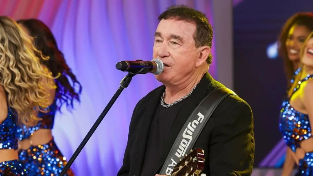 Estrutura cai durante show de Amado Batista na Bahia e assusta público presente