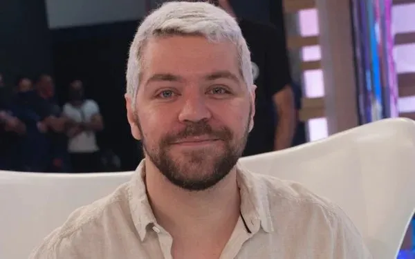 Victor Sarro faz desabafo após morte da avó e denuncia furto em túmulo da família: “Roubaram tudo”
