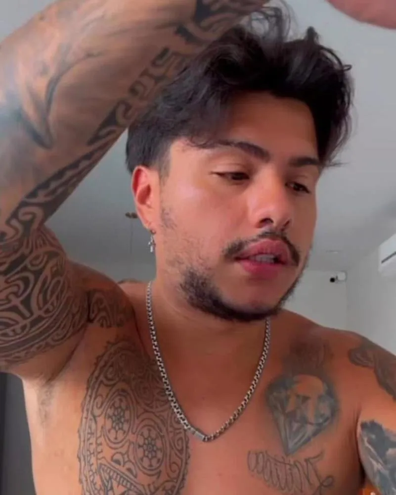 Suposto vídeo íntimo de Mítico, apresentador do podcast “PodPah” vira meme na web pelo tamanho do órgão: ‘Pequeno’