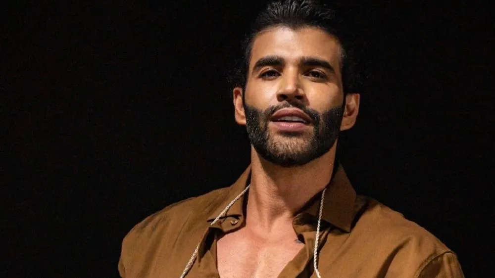 Gusttavo Lima se emociona e dispara após ofensas contra a falecida mãe: “Precisa ser respeitada”