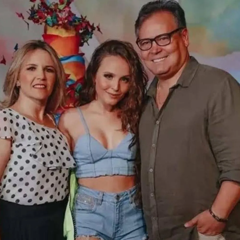 Larissa Manoela entra com ação judicial contra os pais e gravadora após não conseguir retomar carreira musical por contrato vitalício firmado por eles 