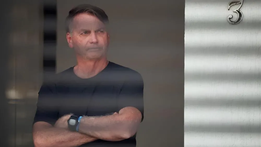 Defesa de Bolsonaro formaliza pedido para manter prisão domiciliar
