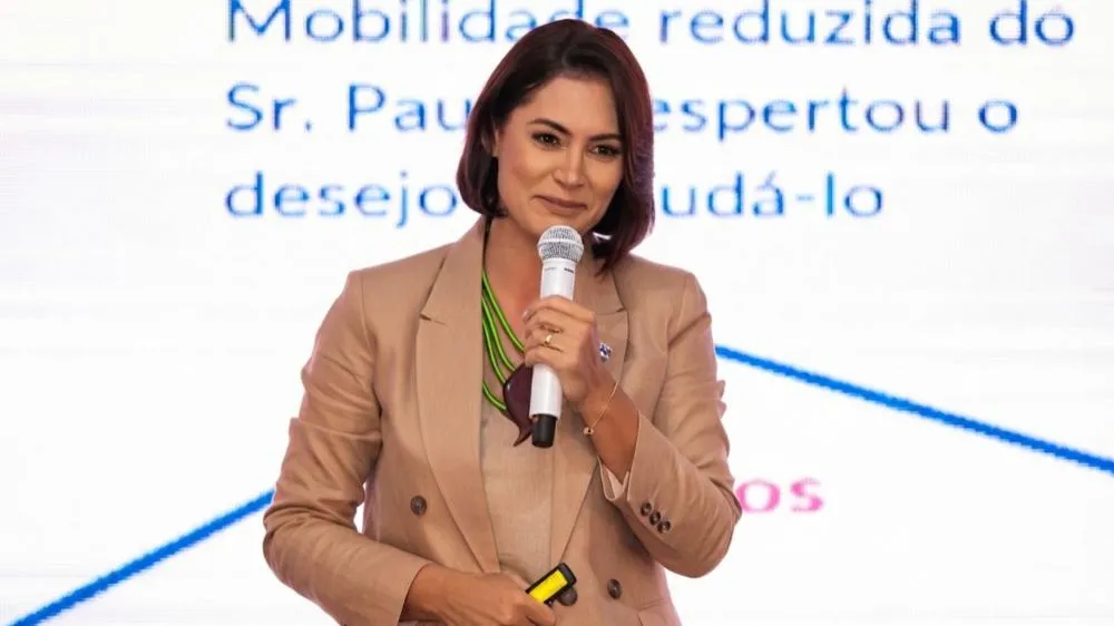 Michelle Bolsonaro anuncia saída da presidência do PL Mulher