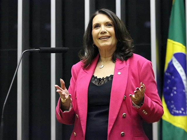 Deputada do PL dispara em meio a 'crise' entre Flávio e Michelle: “Quem está nos dividindo é a esquerda”