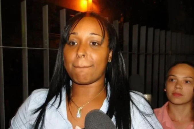 Ex-mulher do goleiro Bruno é encontrada e internada em estado grave