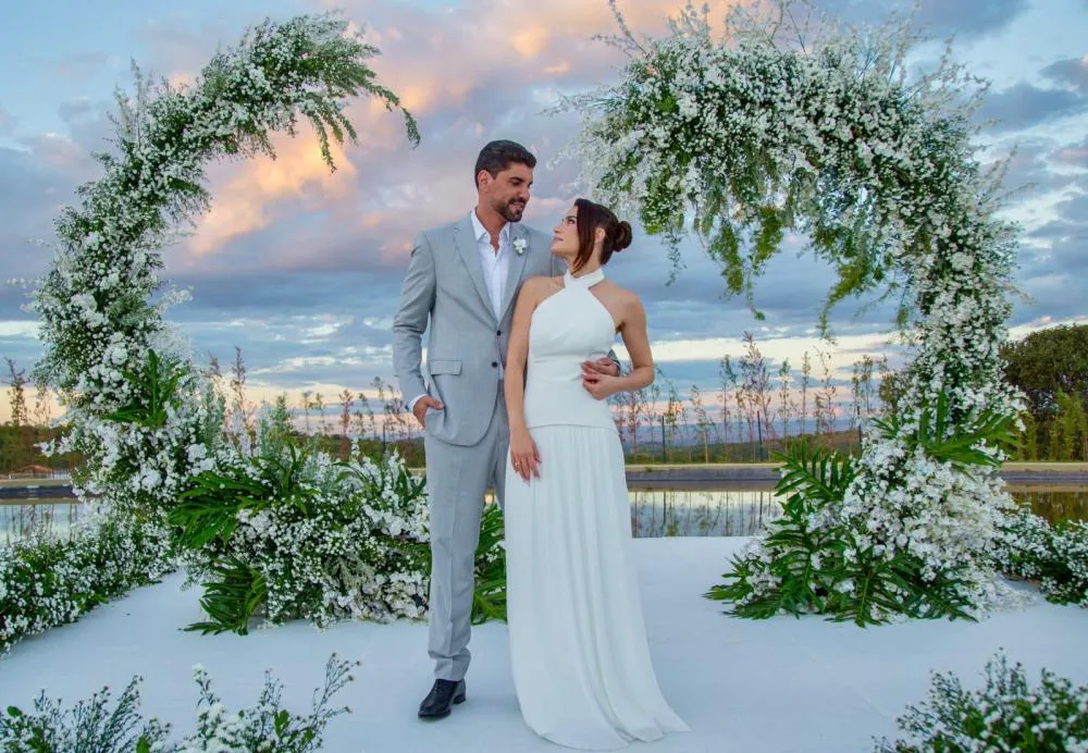 Julia Gama oficializa casamento civil com Victor Oliveira e celebram o amor que começou à primeira vista