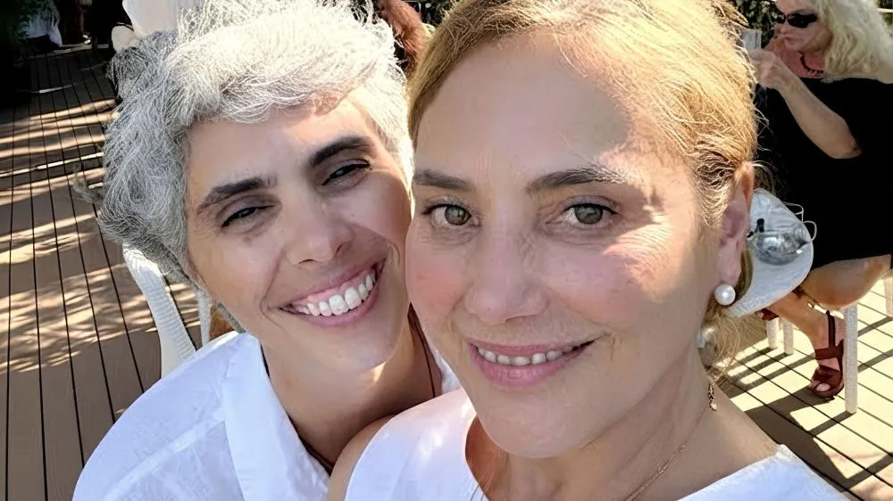 Heloísa Périssé diz que vive uma “segunda adolescência” em namoro com diretora