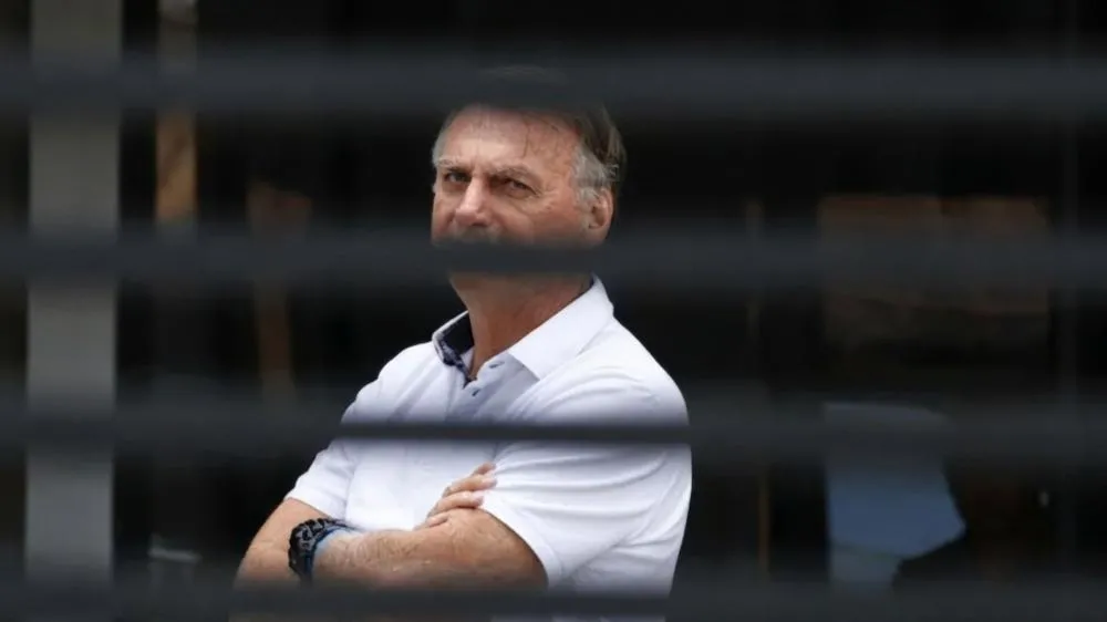 Moraes mantém Bolsonaro em prisão domiciliar por prazo indeterminado