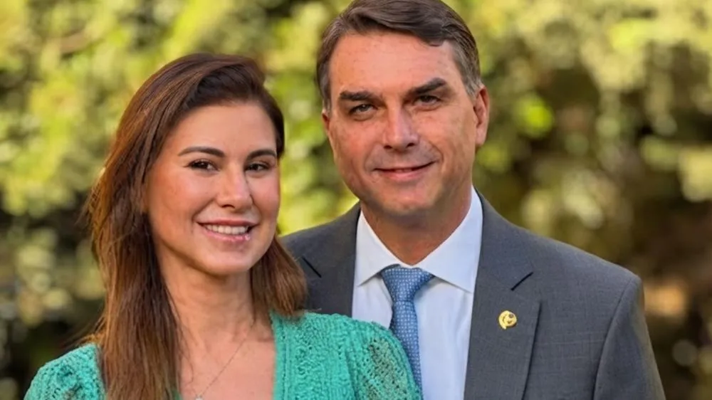Esposa de Flávio Bolsonaro começa preparação para campanha focada nas mulheres