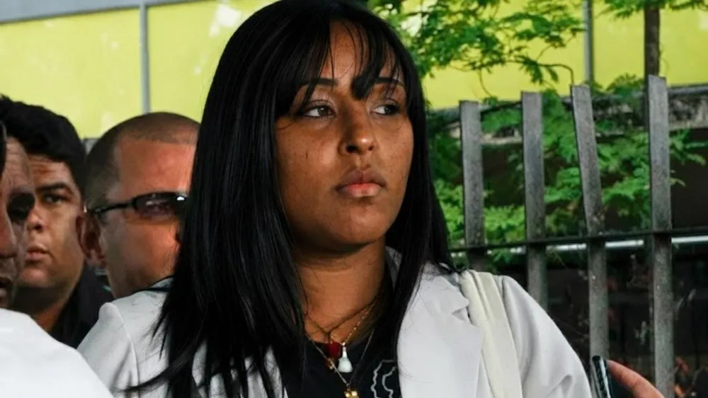 Polícia conclui que não houve crime e encerra caso da ex do goleiro Bruno