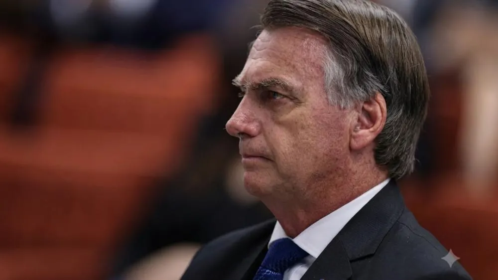 Antes de entregar armas, defesa de Bolsonaro pede esclarecimentos a Moraes