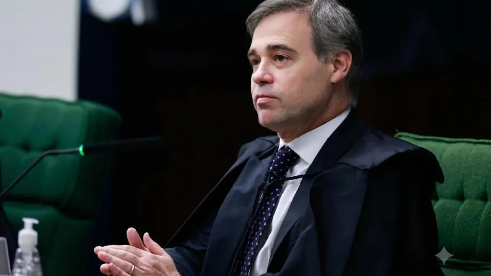Mendonça alerta governo Lula sobre remoção de delegados da PF; entenda