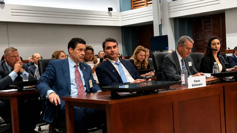 Em audiência nos EUA, Flávio pede a redução das tarifas contra produtos do Brasil