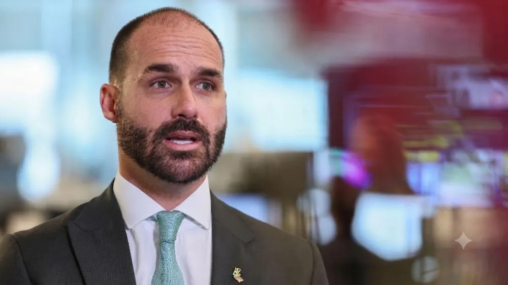 Defensoria alega contradição e pede redução de pena de Eduardo Bolsonaro