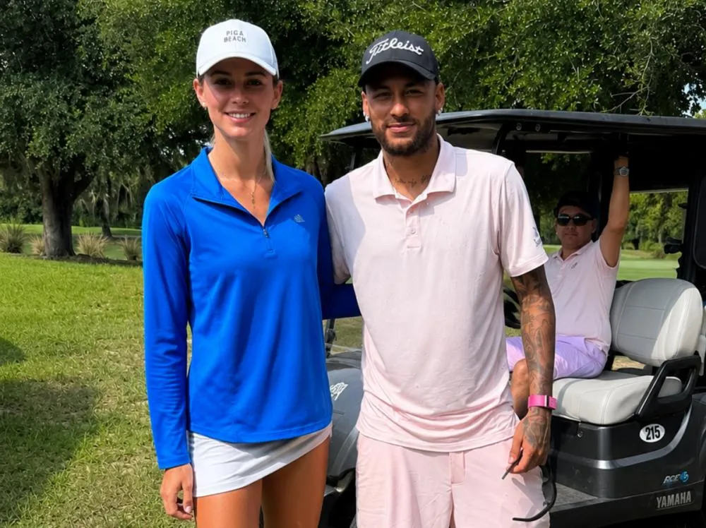 Neymar posa com fãs em campo de golfe após eliminação do Brasil na Copa do Mundo