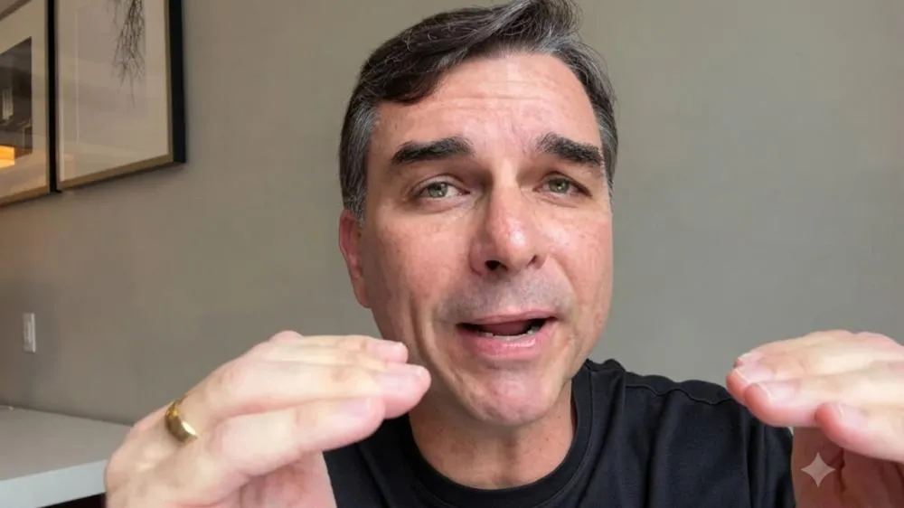 “Cortina de Fumaça”, Flávio detona operação de busca e apreensão na casa de Bolsonaro