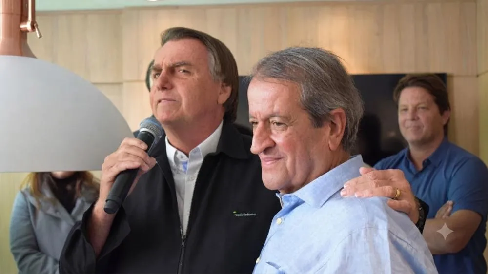 Caso Bolsonaro pode ter 'reviravolta' em até 20 dias, segundo Valdemar Costa Neto