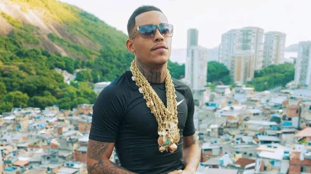 Justiça condena MC Poze por chamar mulher de “bolo fofo” na web