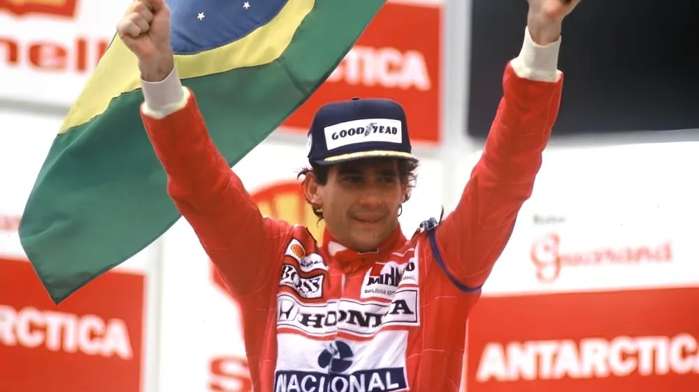 Ayrton Senna é reconhecido como herói oficial do Brasil; qual a sua opinião?