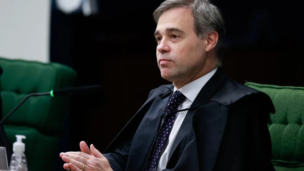 Mendonça manda apreender passaporte de publicitário ligado a Vorcaro