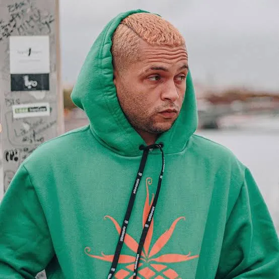 Rapper chama atenção da web ao insinuar que lista das ‘Top 50 mais tocadas no Spotify Brasil” é manipulada 