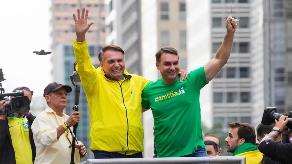 OAB pede a Moraes a suspensão da proibição de visitas entre Flávio e Bolsonaro