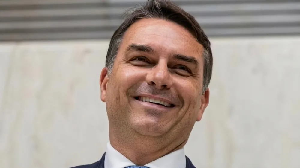 Flávio Bolsonaro é líder de engajamento entre pré-candidatos no 1 º semestre