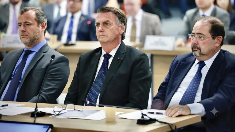 Defesa de Bolsonaro “jamais soube” que Flávio divulgaria carta sobre pré-candidatura