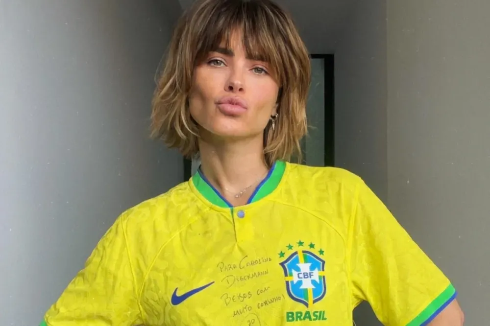 Carolina Dieckmmann rebate críticas após declarar torcida para Argentina e dispara: “O racista não respeita fronteiras”