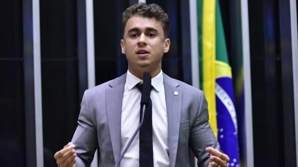 Nikolas Ferreira faz alerta aos pais após morte de bebê de 10 meses: “A principal proteção”