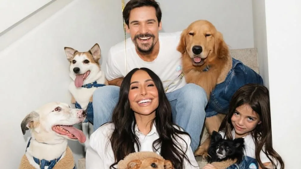 Grávida, Sabrina Sato anuncia reality ao lado da família sobre adoção de cachorros