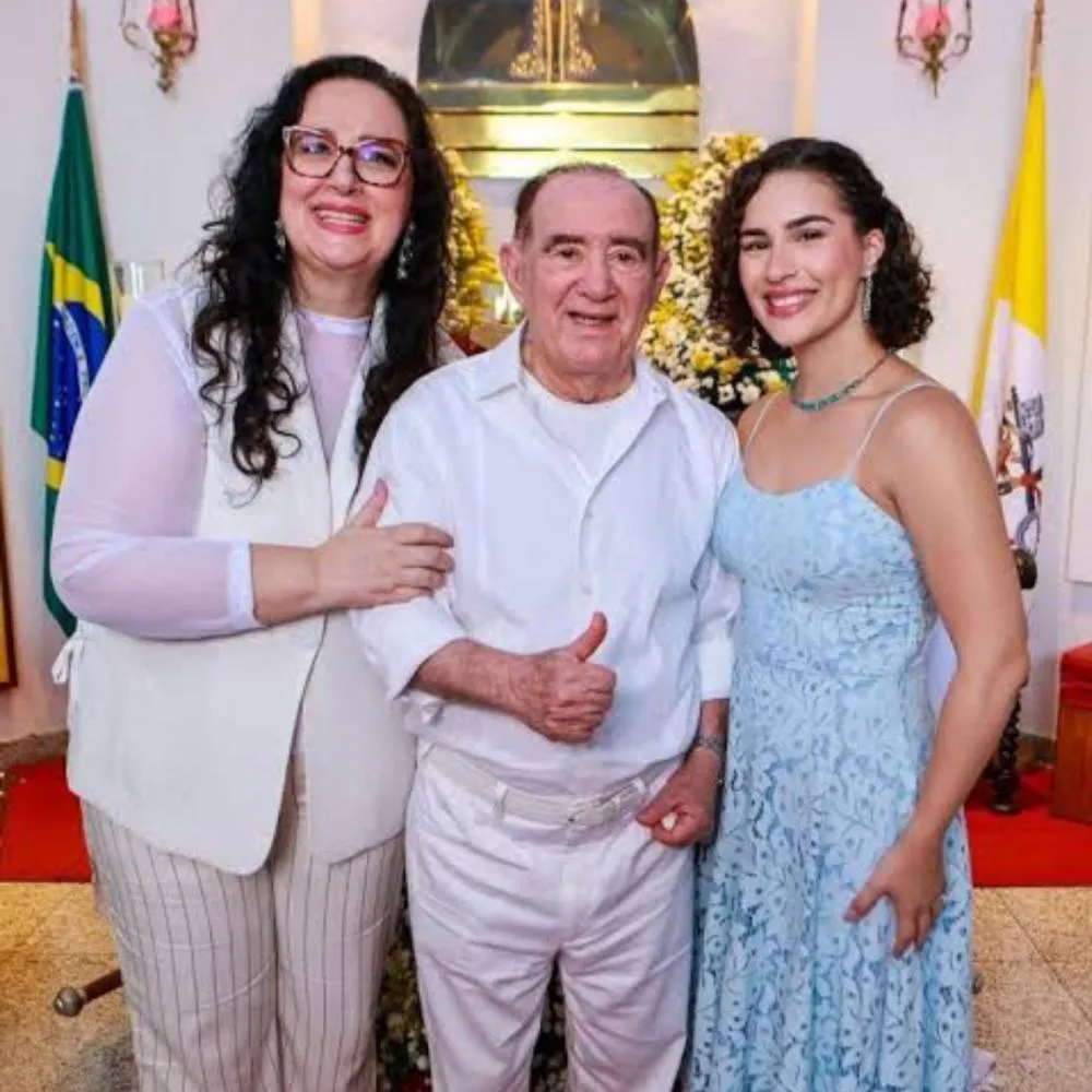 Renato Aragão celebra 90 anos em missa e se emociona ao relembrar trajetória artística