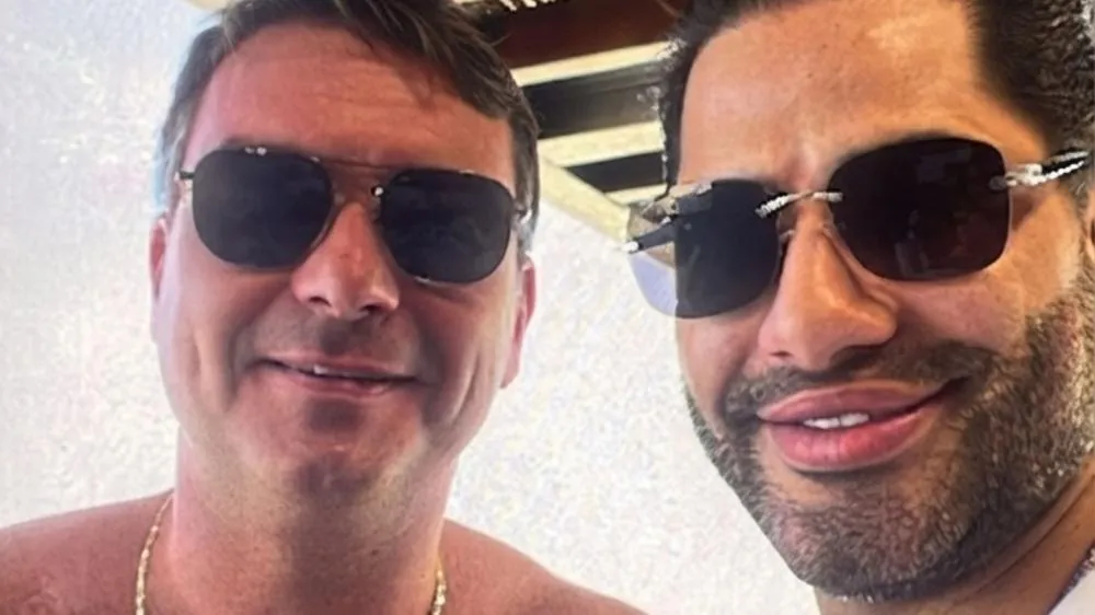 Flávio afirma que foto com Sicário é feita por IA: “Mindinho de 20 cm”
