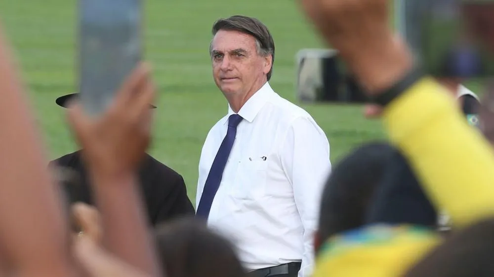 Relatório médico atualiza estado de Bolsonaro e revela crise de soluços de 36 horas