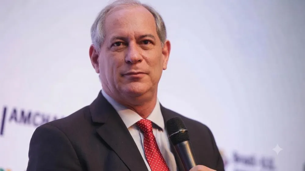 Ciro Gomes cogita votar em Caiado ou em Renan Santos mas não em Flávio Bolsonaro