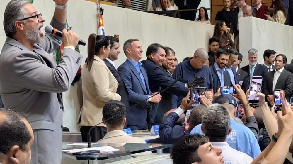 Ao lado de Flávio e Tarcísio, Derrite lança candidatura ao Senado por SP; votaria nele?