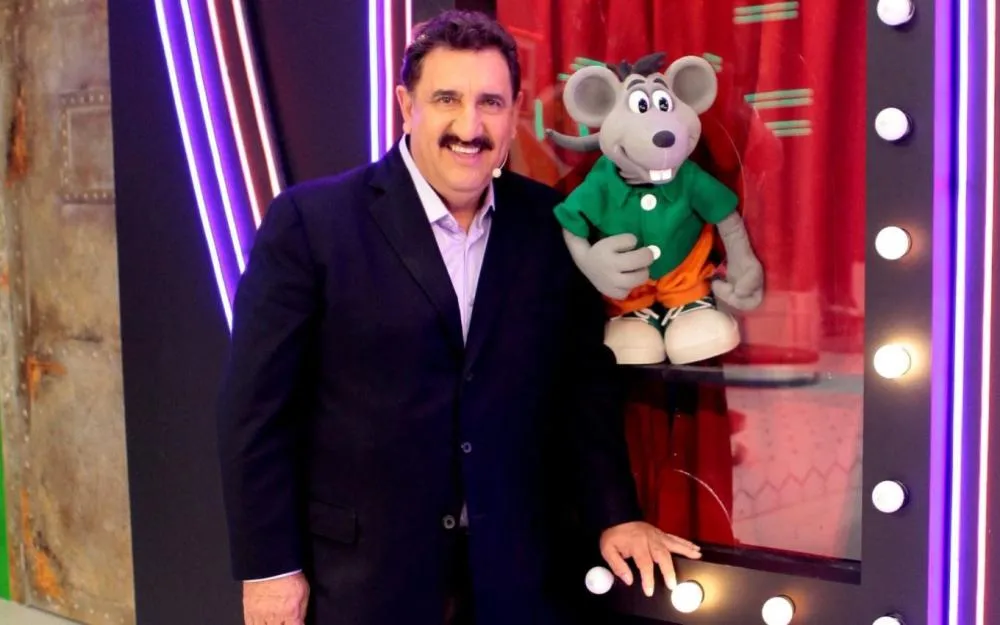 Programa do Ratinho vence estreia de novo jornal da Record e garante vice-liderança na audiência