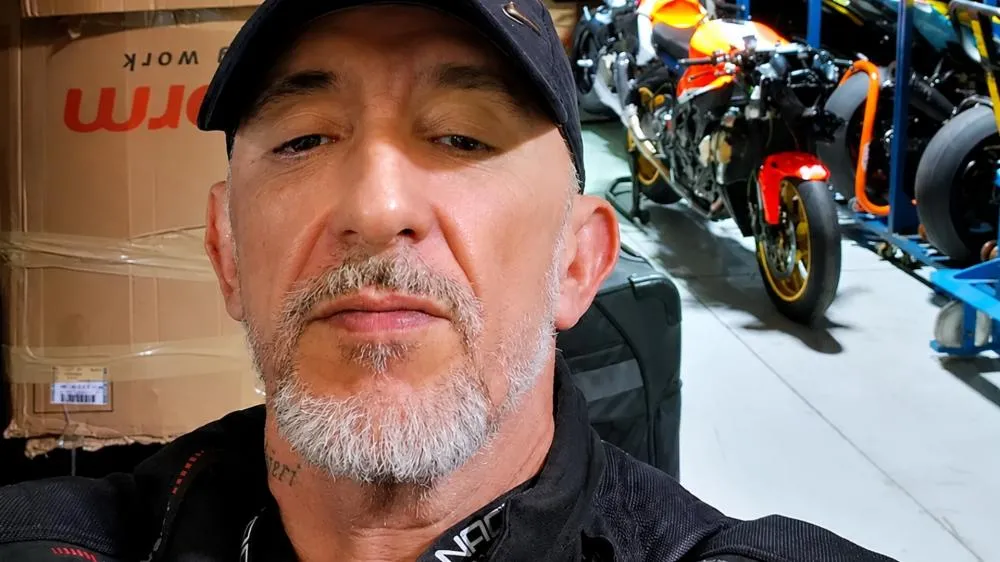 Cristian Cravinhos divulga telefone para “negócios” e pede paciência no atendimento
