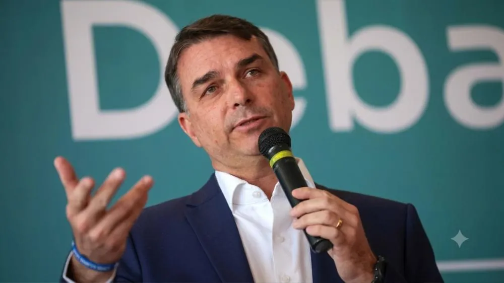 PT aciona Flávio Bolsonaro no TSE por fala sobre urnas eletrônicas