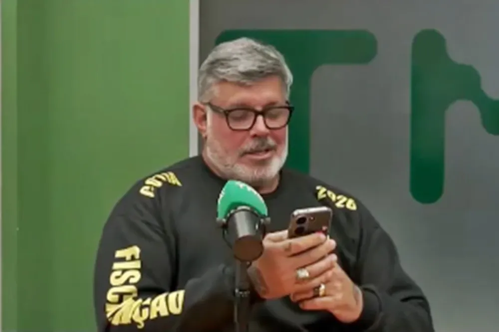 Suposta ligação de Alexandre Frota a Bolsonaro gera polêmica e defesa do ex-presidente reage: “Não tem acesso a celular”