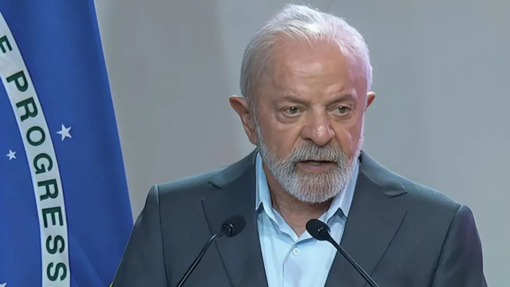 Em 'clima de guerra', Lula volta a disparar após tarifaço dos EUA: “Ninguém mete o nariz no Brasil”